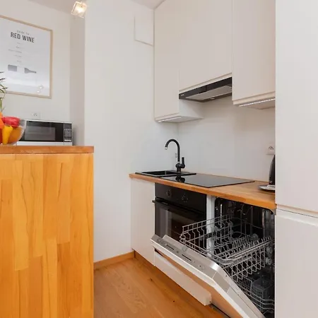 Modern With Balcony & Parking By Renters Διαμέρισμα Γκντίνια