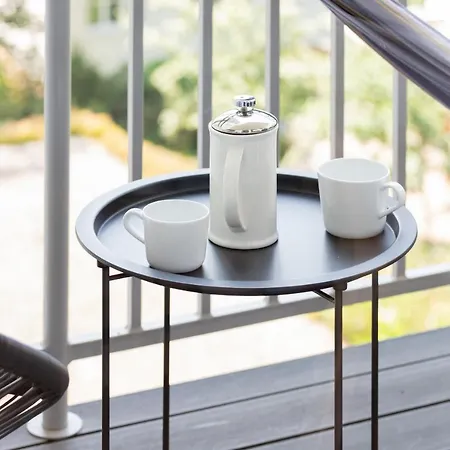Modern With Balcony & Parking By Renters *