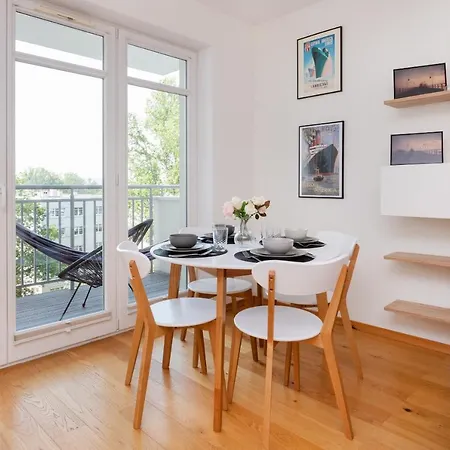 Modern With Balcony & Parking By Renters Διαμέρισμα