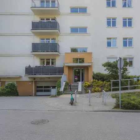 Apartment Modern With Balcony & Parking By Renters