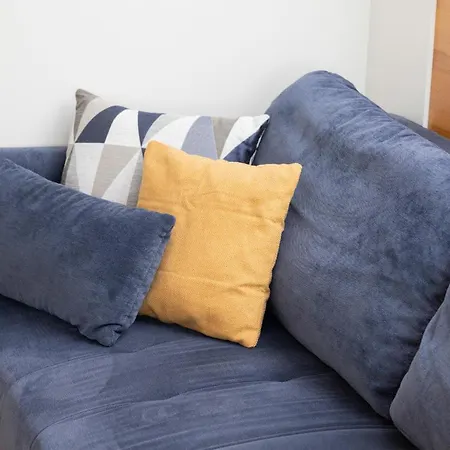 Modern With Balcony & Parking By Renters Apartment *